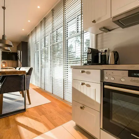 בית נופש Luxury With Lagoon View In Loddin